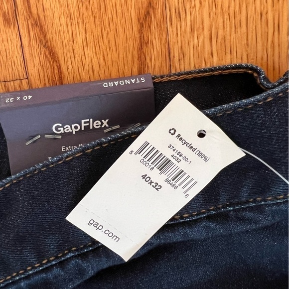 Brand New Gap Standard Dark Wash Blue Jeans Size 40x32 - Picture 3 of 5